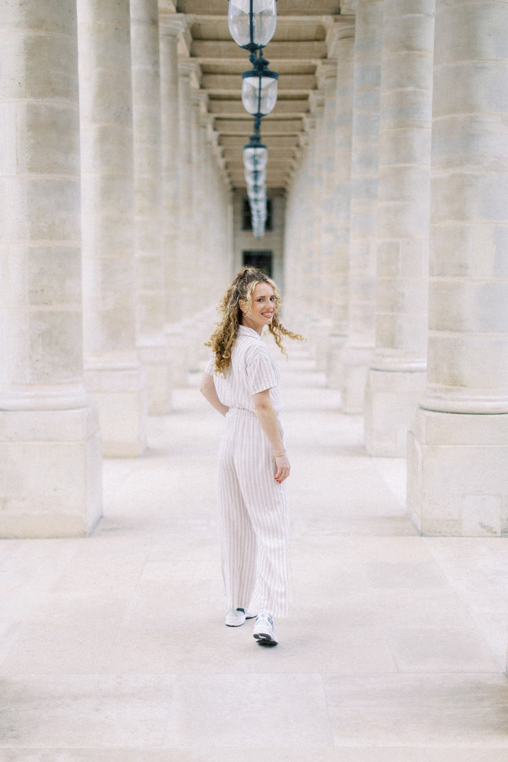 Branding shoot in Parijs Paris Branding Photoshoot Fancy Light & Airy licht en stoer powerfull business woman ondernemersshoot vrouwelijke ondernemer in Parijs fotograaf uit Amsterdam